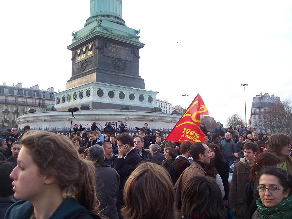 place de la bastille- allocution du président de la république