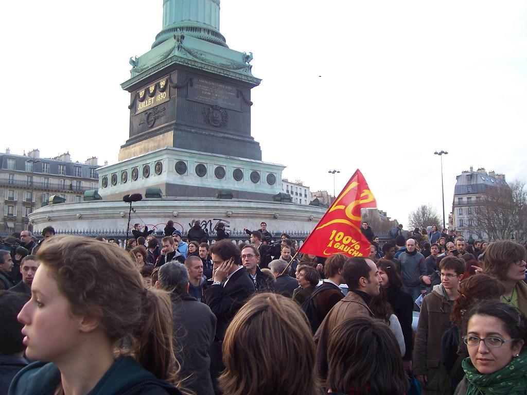 place de la bastille- allocution du président de la république