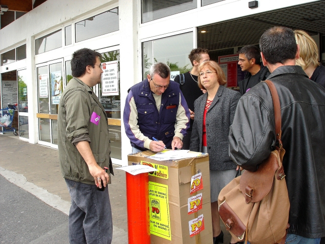 Carrefour Etampes 16 mai 2005