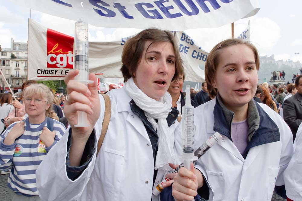 Manifestation à Paris pour la sauvegarde du régime de retraite