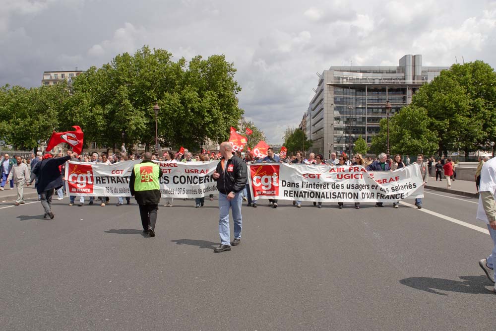 Manifestation à Paris pour la sauvegarde du régime de retraite