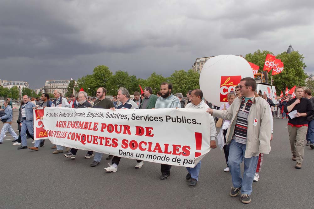 Manifestation à Paris pour la sauvegarde du régime de retraite