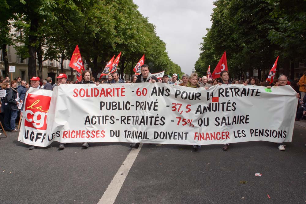 Manifestation à Paris pour la sauvegarde du régime de retraite