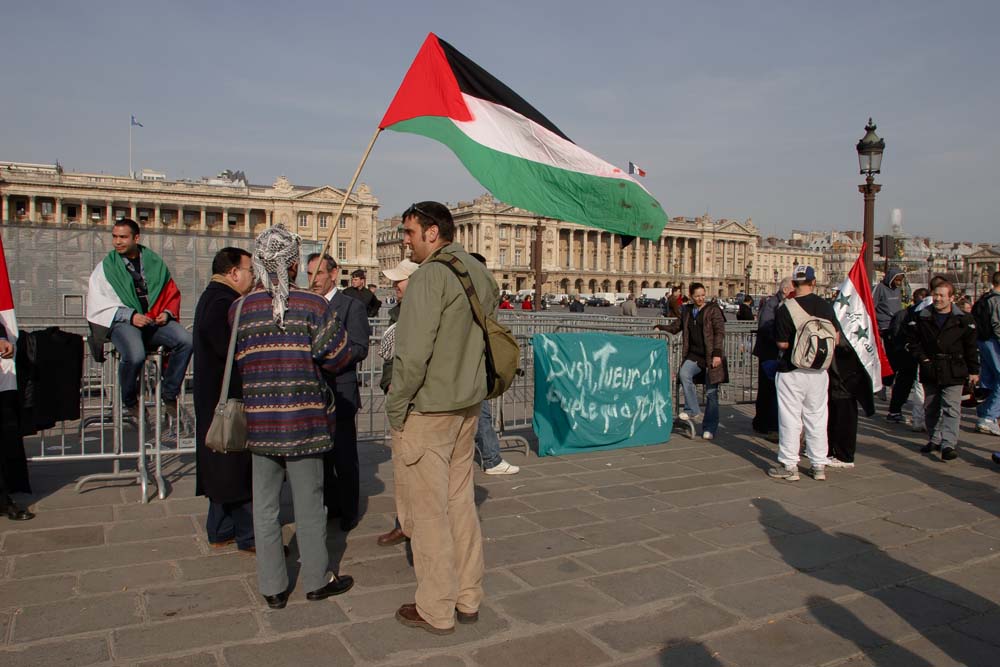 Contre la guerre en IRAK, manifestation à PARIS