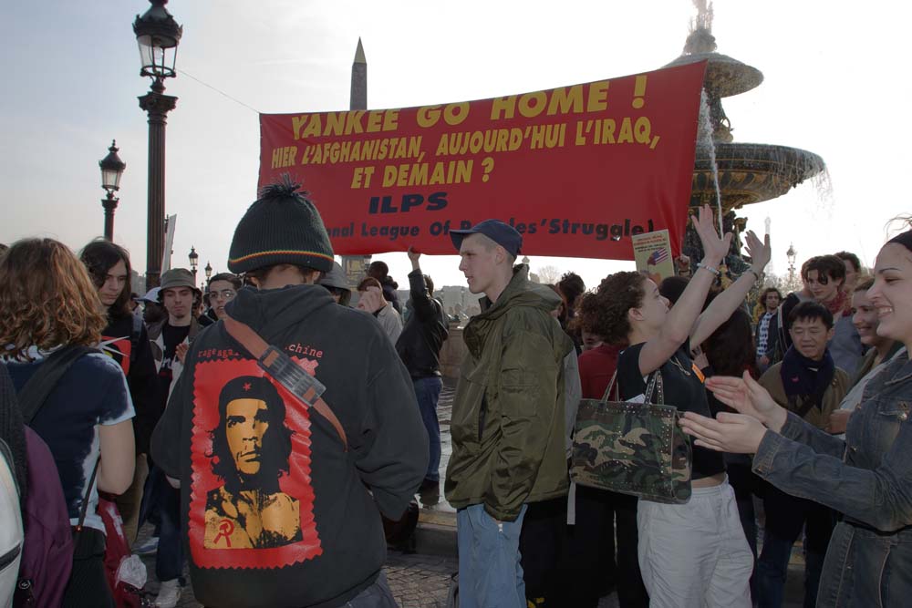 Contre la guerre en IRAK, manifestation à PARIS