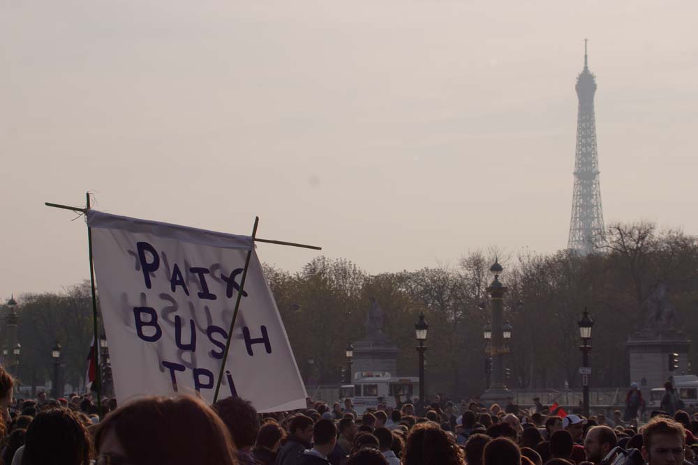 Contre la guerre en IRAK, manifestation à PARIS