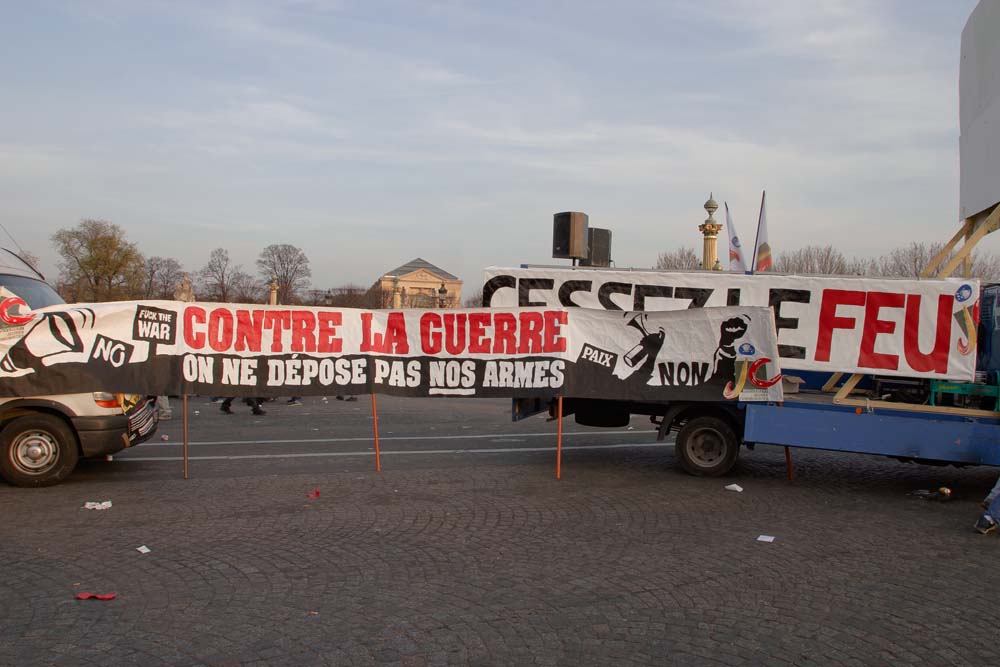 Contre la guerre en IRAK, manifestation à PARIS