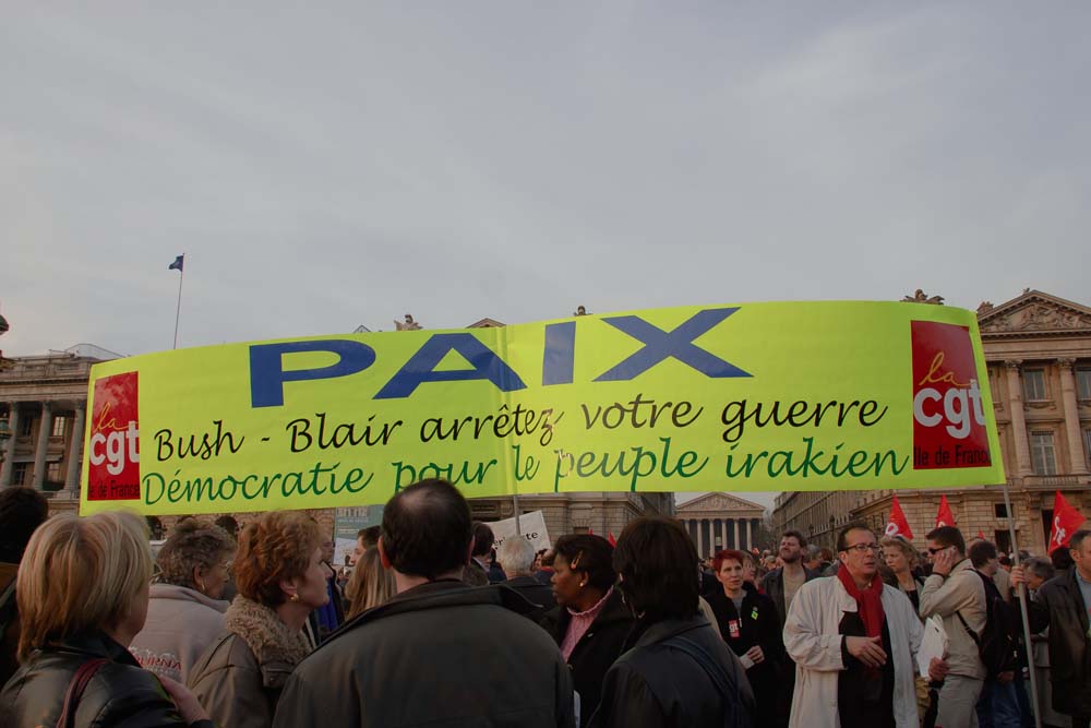 Contre la guerre en IRAK, manifestation à PARIS