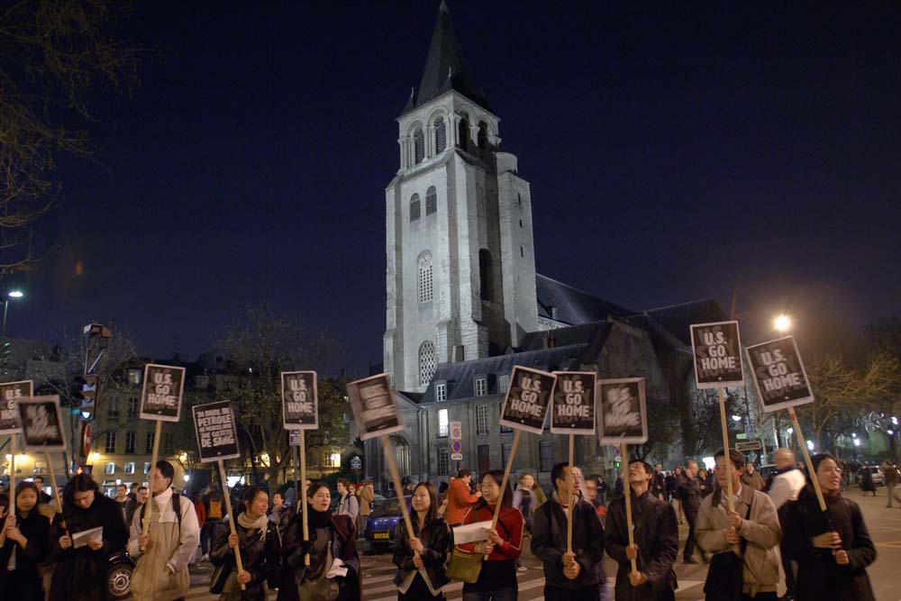 Contre la guerre en IRAK, manifestation à PARIS