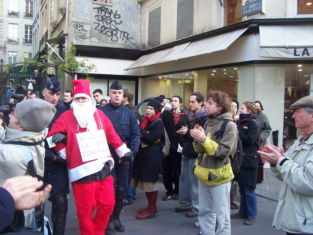 Collectif des déboulonneurs 23-12-2006  Hôtel de Ville - Rue de Rivoli