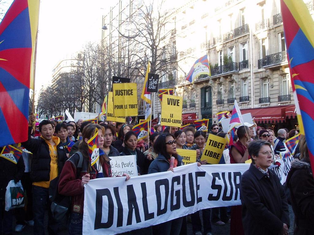 Manifestation au Trocadero-Ambassade de Chine, pour le tibet libre 10 mars 2007