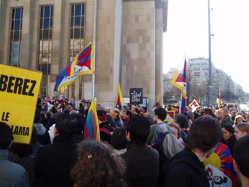 Manifestation au Trocadero-Ambassade de Chine, pour le tibet libre 10 mars 2007