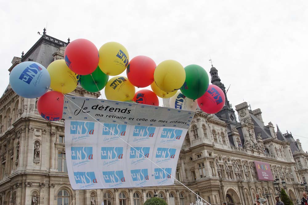 Manifestation à Paris pour la sauvegarde du régime retraite