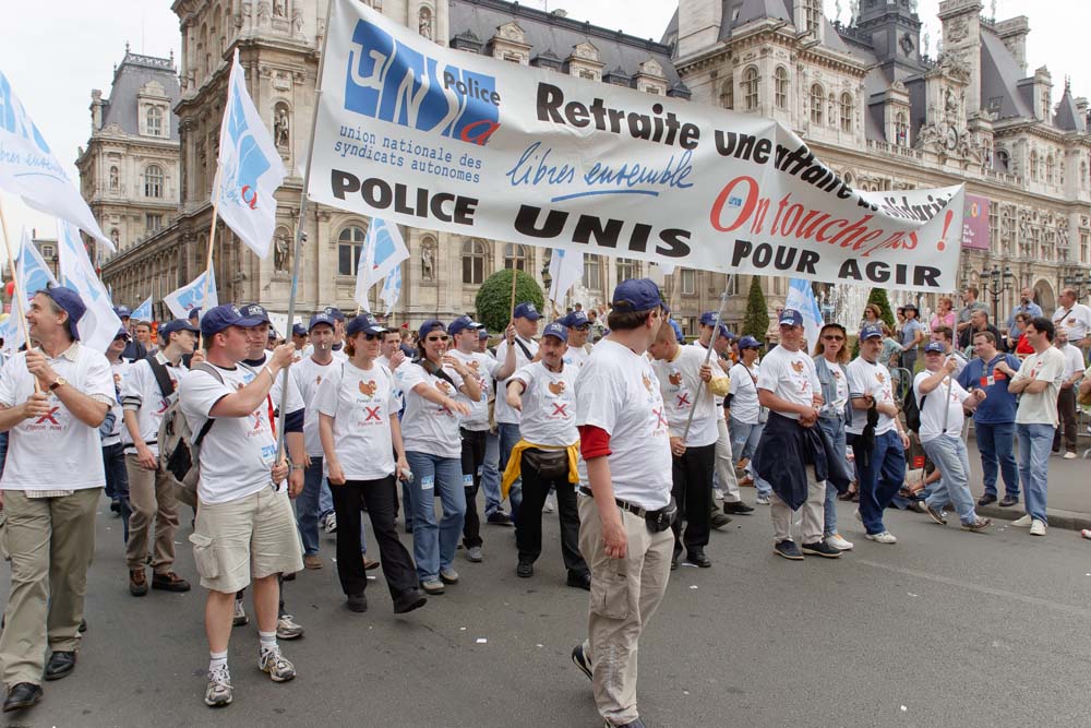 Manifestation à Paris pour la sauvegarde du régime retraite