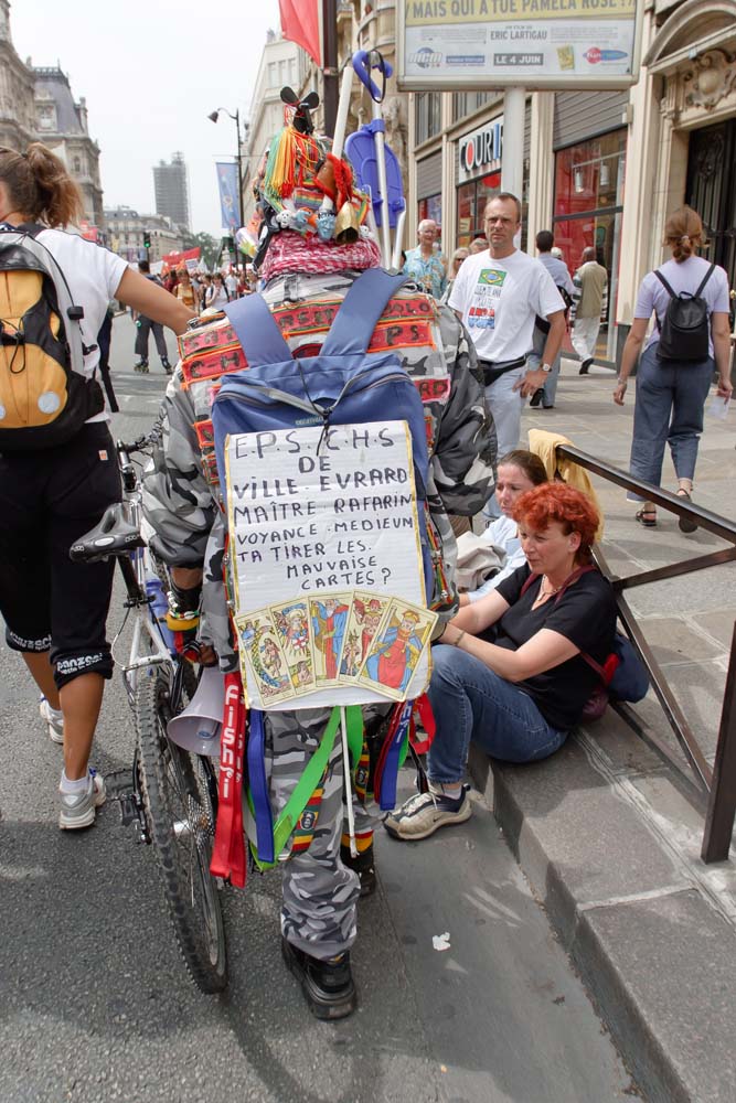 Manifestation à Paris pour la sauvegarde du régime retraite