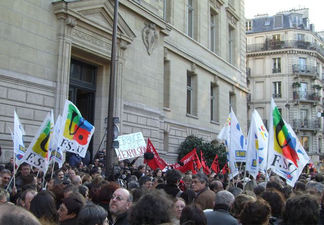 Devant le rectorat