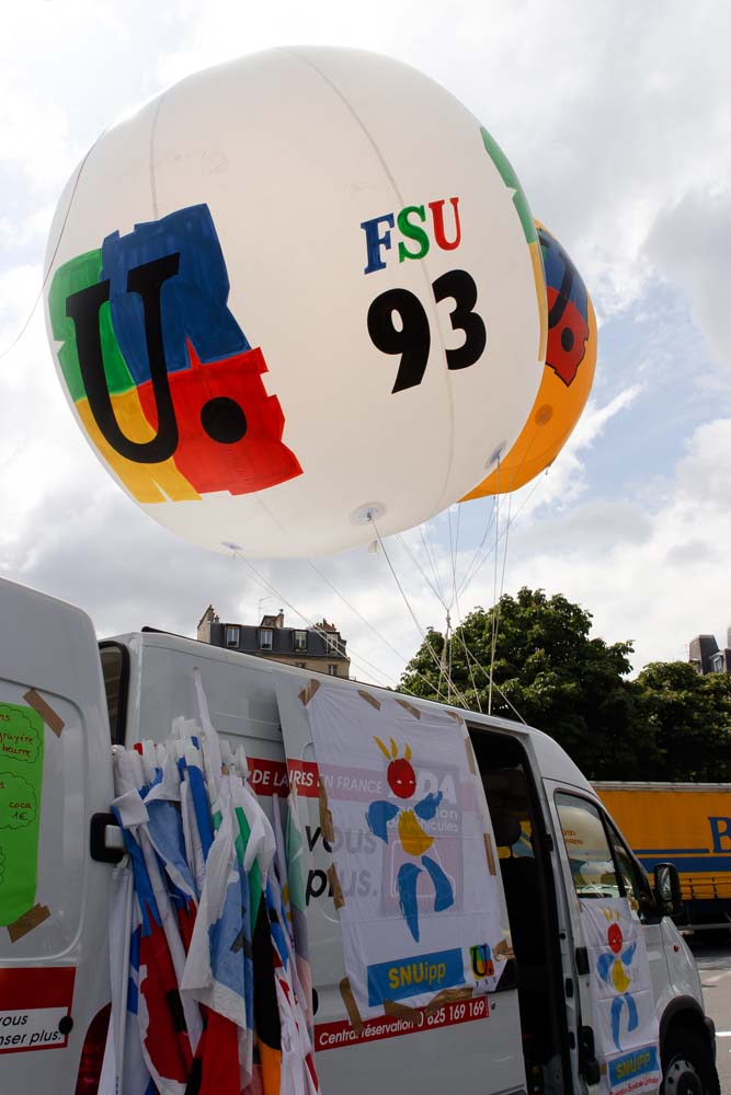 Manifestation à Paris pour la sauvegarde du régime retraite