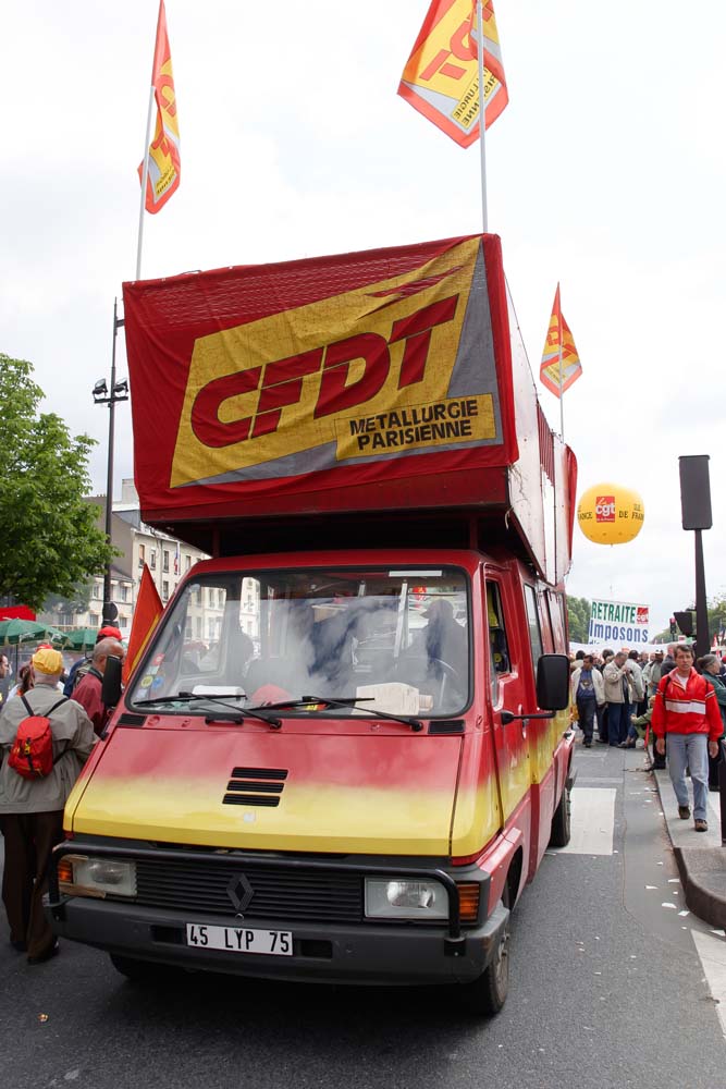 Manifestation à Paris pour la sauvegarde du régime retraite