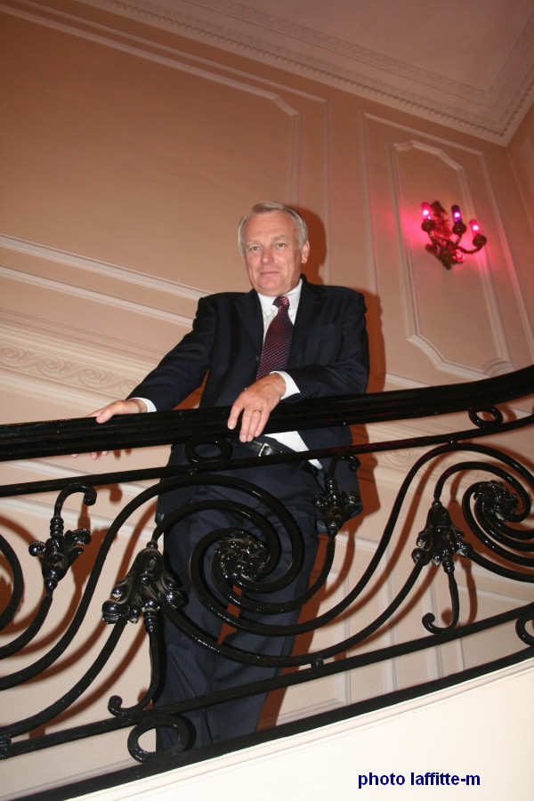 Jean Marc Ayrault rue  Solférino