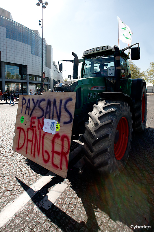 Manif des paysans en tracteur à Paris