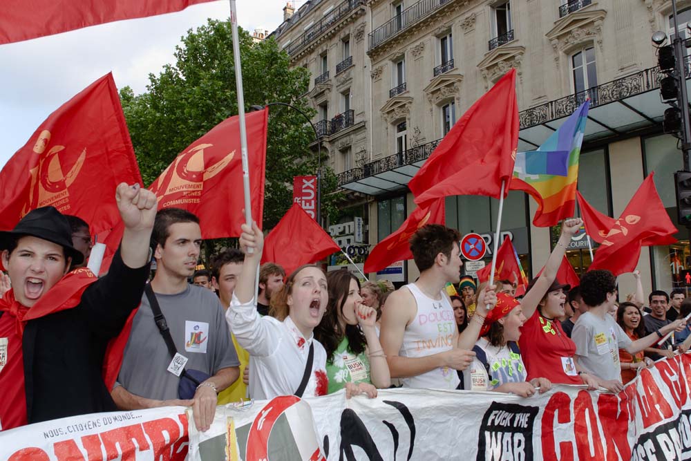 Contre la venue de Bush en France le 5/06/04