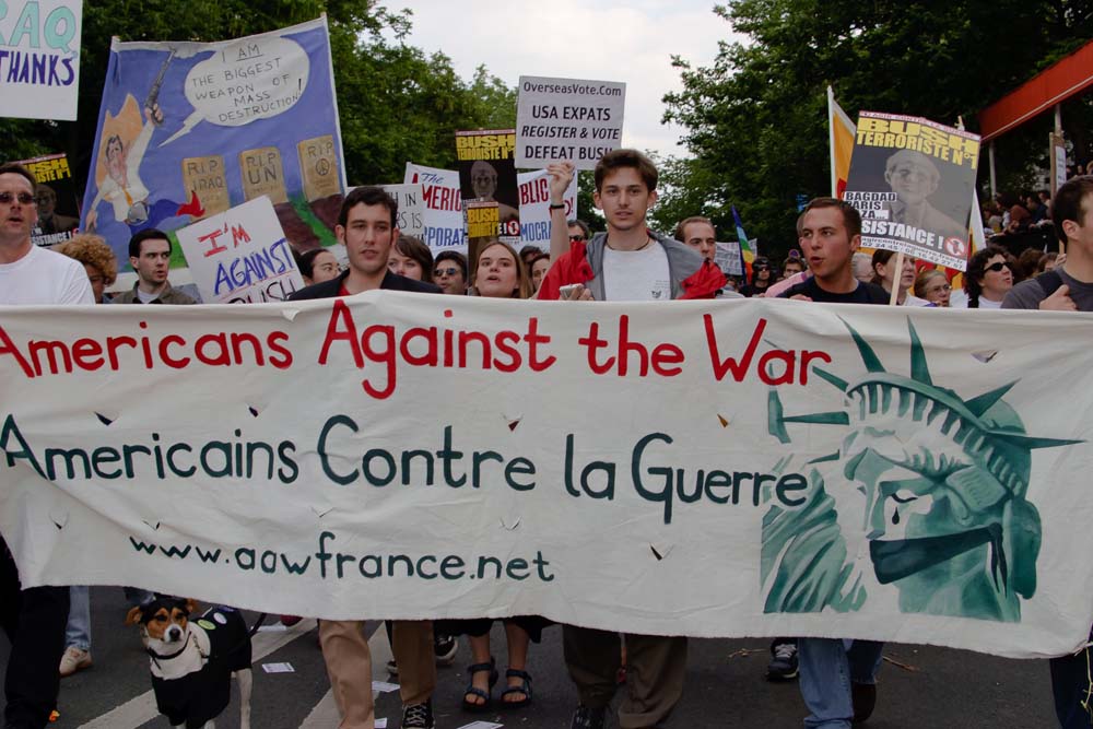 Contre la venue de Bush en France le 5/06/04