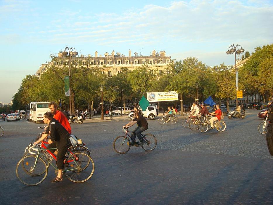 Manifestation cycliste le 22 septembre 2007 à la place de l'étoile