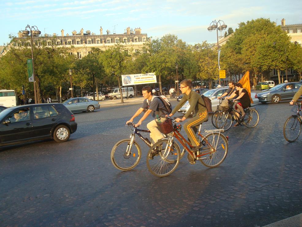 Manifestation cycliste le 22 septembre 2007 à la place de l'étoile