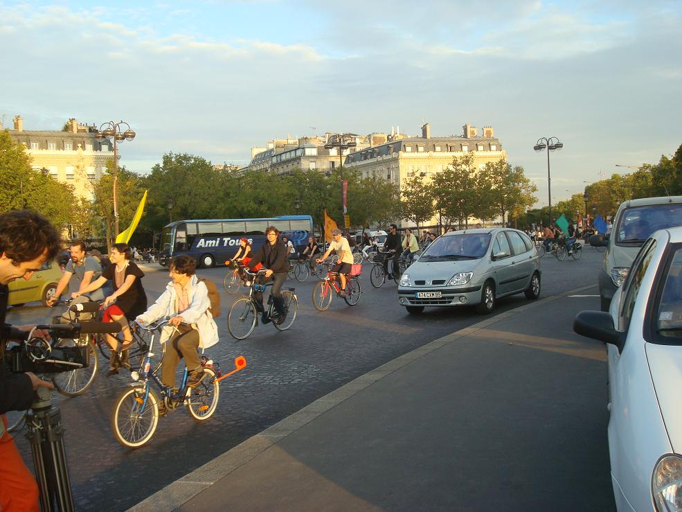 Manifestation cycliste le 22 septembre 2007 à la place de l'étoile