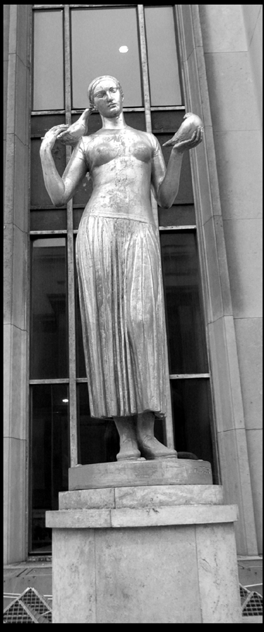 Statue Parvis Trocadéro
