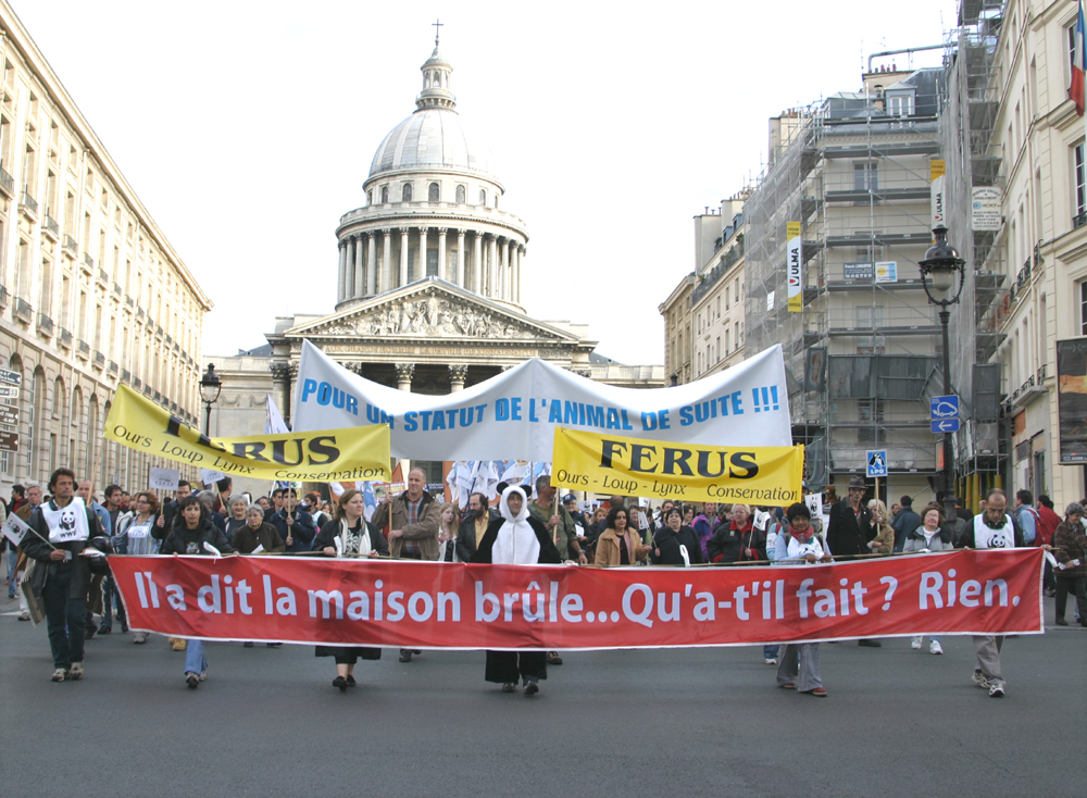 Il a dit: "La maison brûle..."