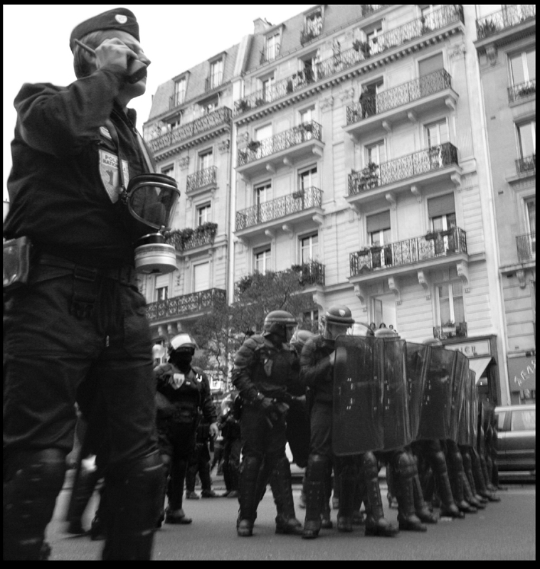 Force de police rue des Ecoles