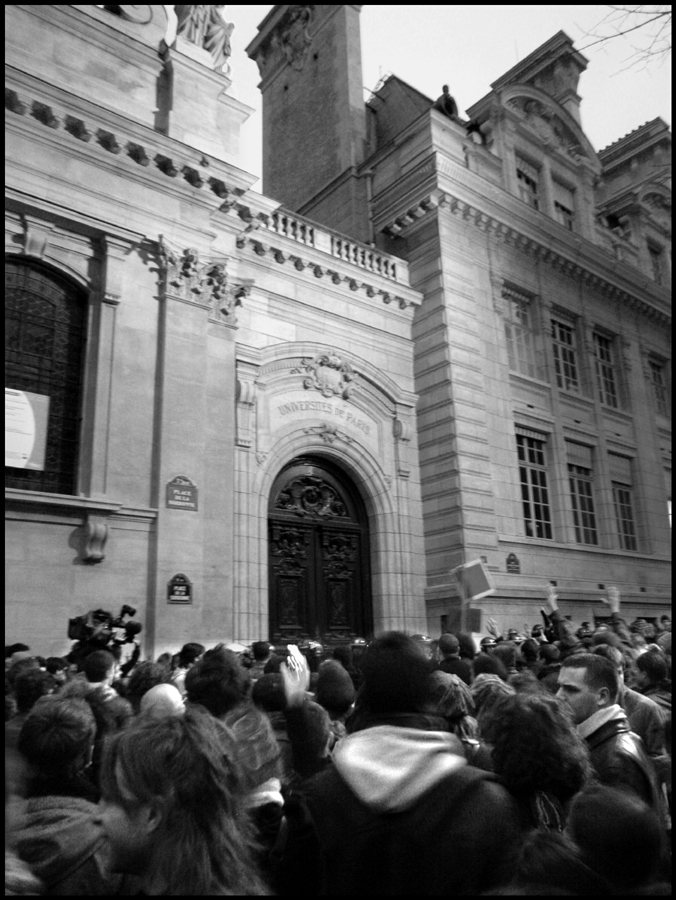 ...Place de la Sorbonne: "Les CRS avec nous!"