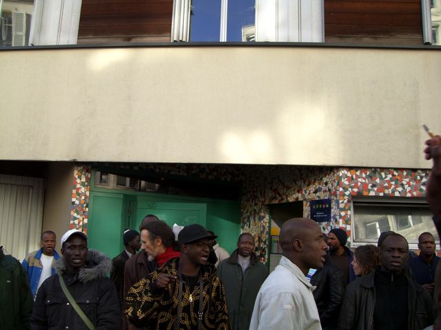 12 fevrier 2008 Rafle au foyer des terres au Curé (paris 13e)