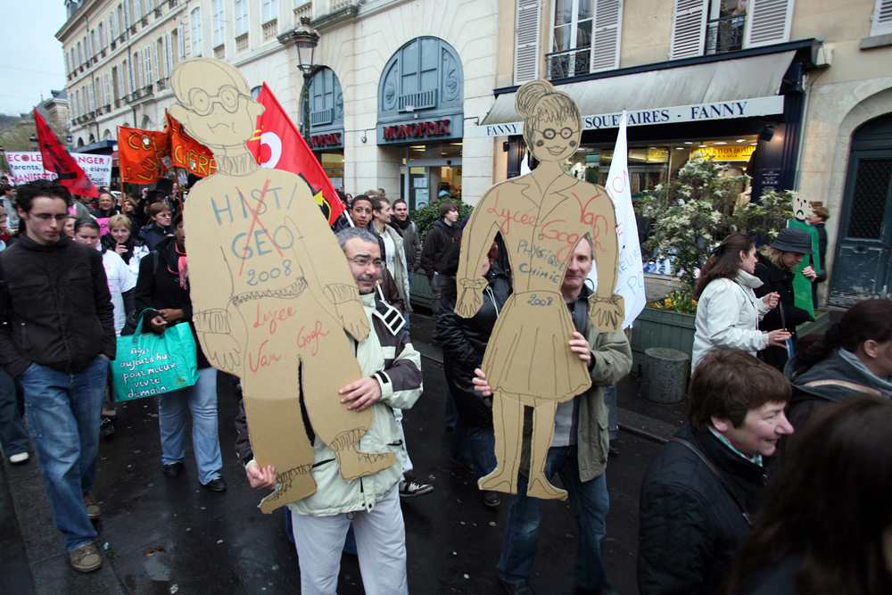 Défilé dans les rue de Versailles