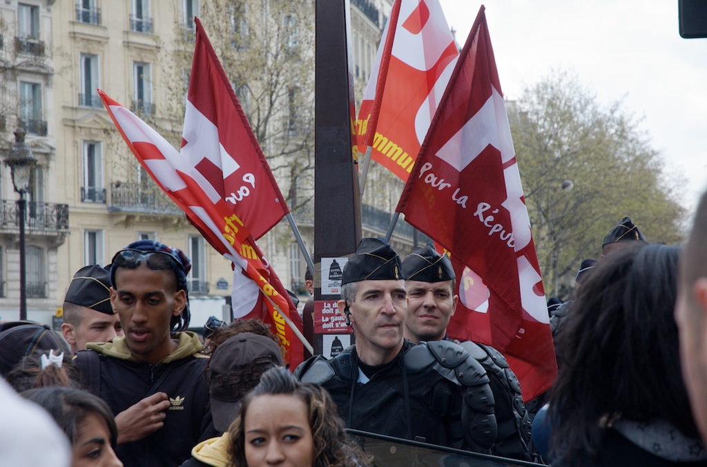 être sous les drapeaux…