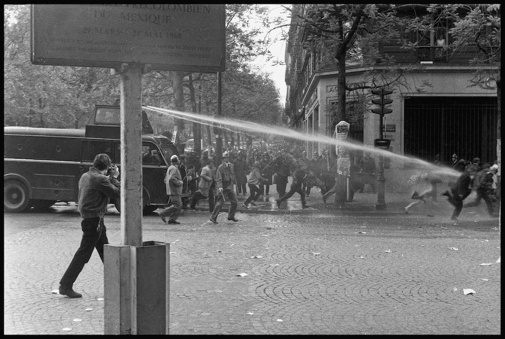 Camion lance-eaux