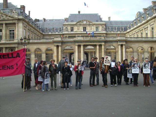 19/06/08 Rassemblement au Palais Royal