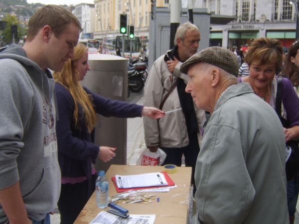 Contre la privatisation du service public de santé