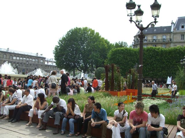 12/06/07 L'attente dans les jardins