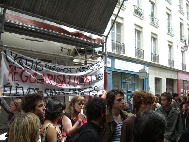 27/06/07 Lycéens d'Hélène Boucher au Tribunal