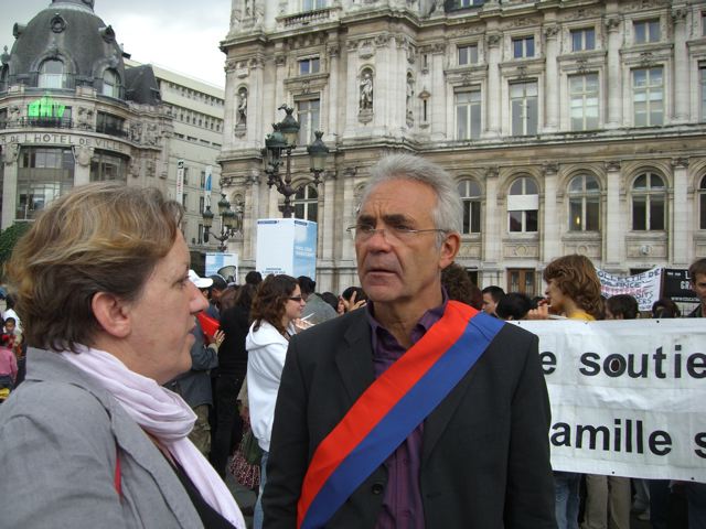 3/10/07 Jacques daguent, Conseiller de Paris (PCF) et Brigitte Wieser, de RESF