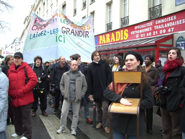 22/03/07 Pas de chaise vide à l'école