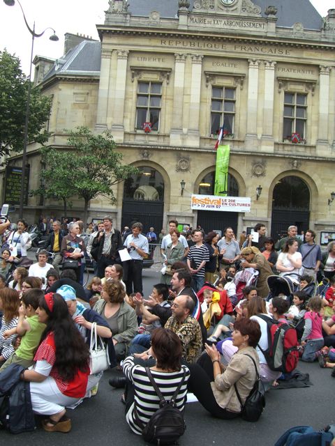 Le sit-in se prolonge