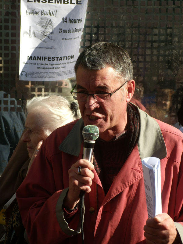 Hervé Bramy  lors de la manifestation devant le ministère de la crise du logement le samedi 11 octobre