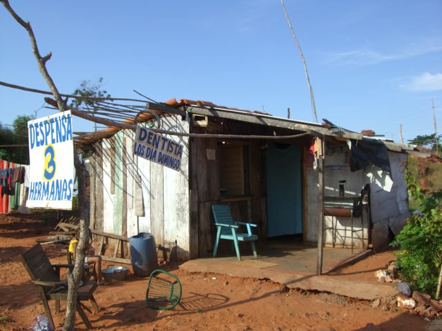 Paraguay cabane de sans toit à Carmen Soler