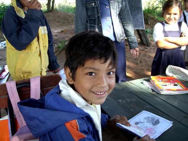 Paraguay Enfant en classe à Carmen Soler