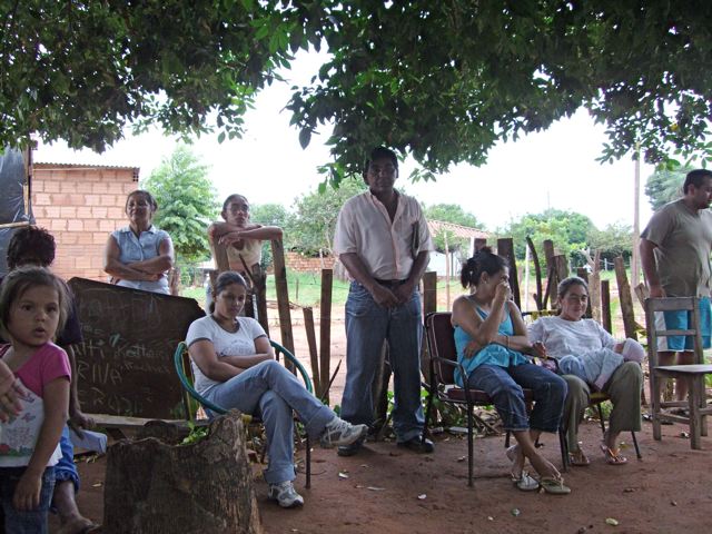 Paraguay  Commission de voisins à Capiata