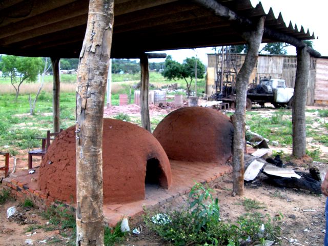 Paraguay Tatakuas communautaires à Virgen de caacupe