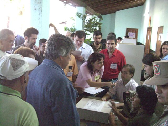 Asuncion 20/04/08 ouverture des bureaux de vote